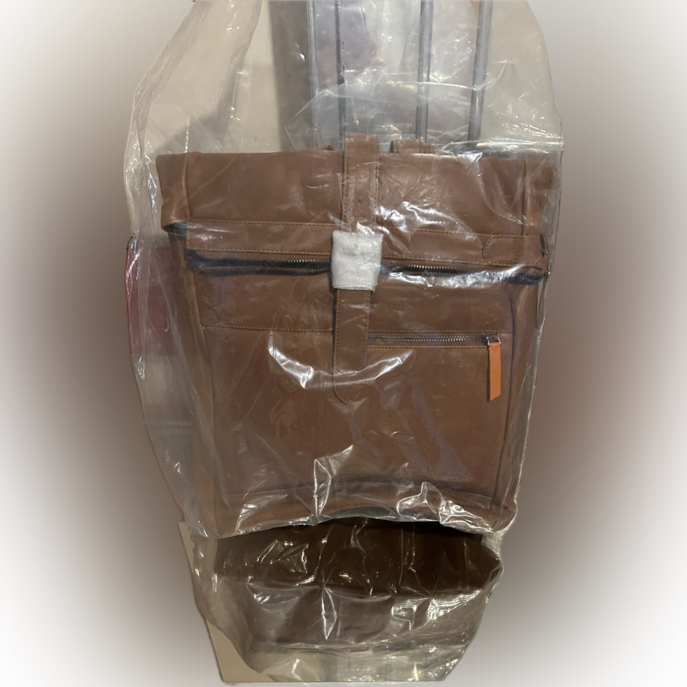 Davidoff Essential Leather Backpack - Picture 2 of 9